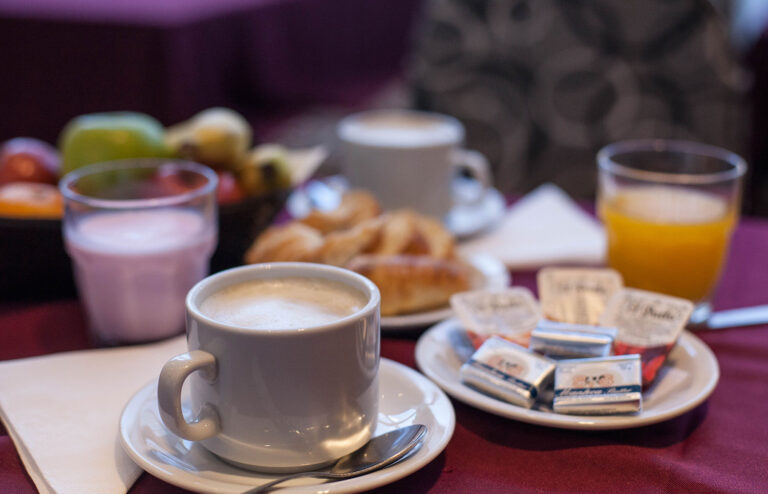 Desayuno buffet en Hotel Bariloche Suites